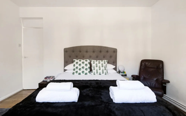 Bright and Breezy home by Clapham Common
