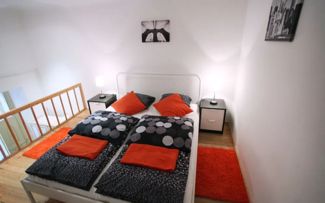 Dfive Apartments - Colorful