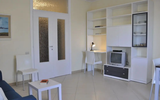 Apartments In A Residence, Nearby The Lake Garda