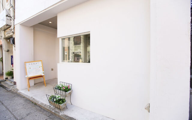 Casa Blanca Guesthouse - Hostel Нагасаки вид на фасад