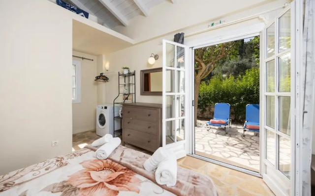 Agathi Cottage in Longos