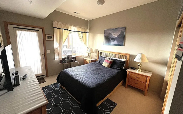 Forest Park 3 Bed 4 Bath Townhome
