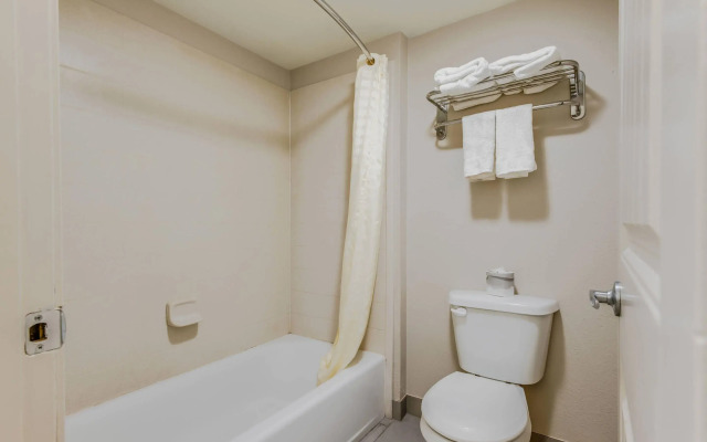 Econo Lodge Inn & Suites Enid South