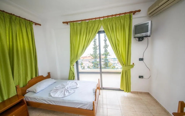 Blue Saranda Hotel