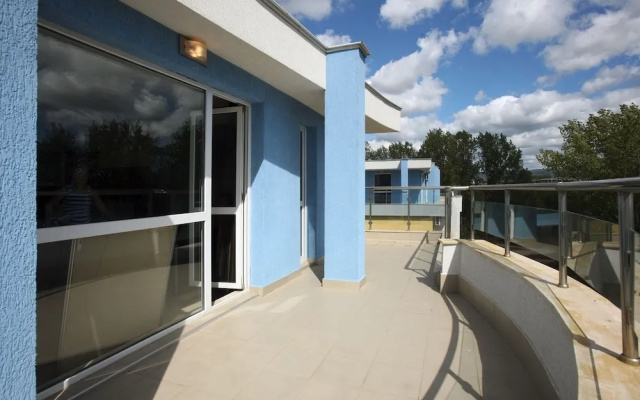Sofia Apartments in Sunny Residence