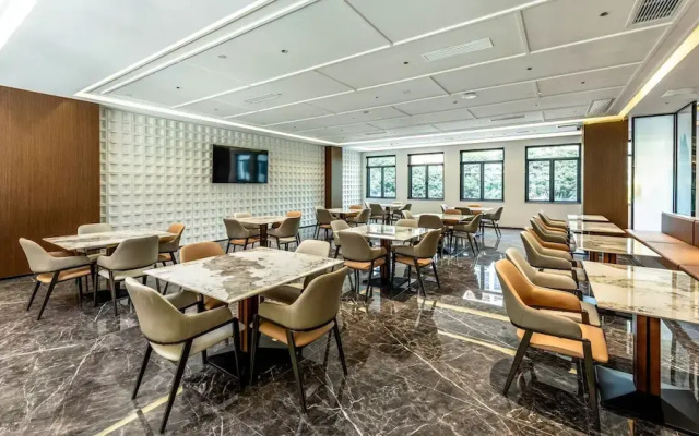 Stay at Guilin Scenic Spot