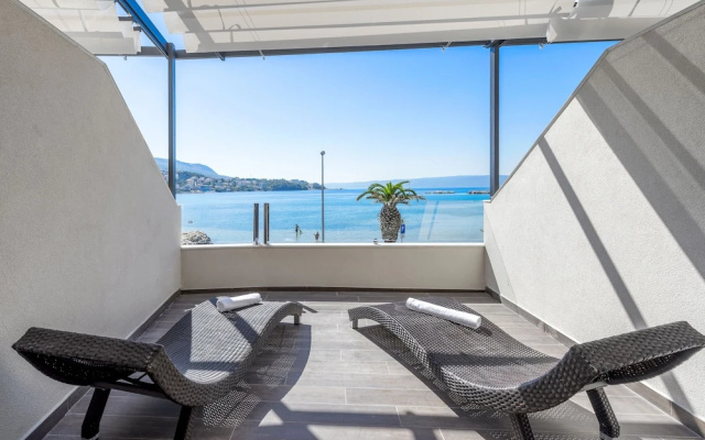 Sea View Luxury Rooms Seven of Nine