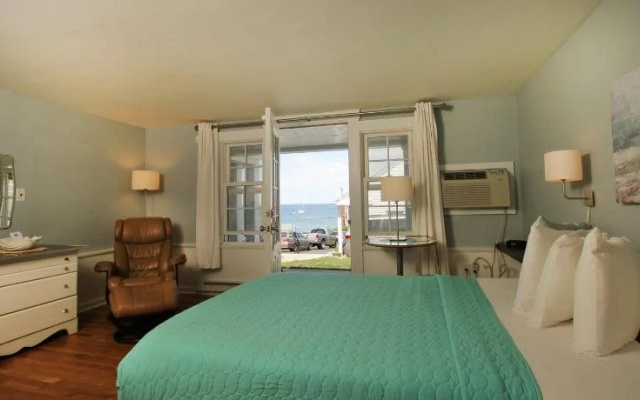 Eagle House Beachside Motel