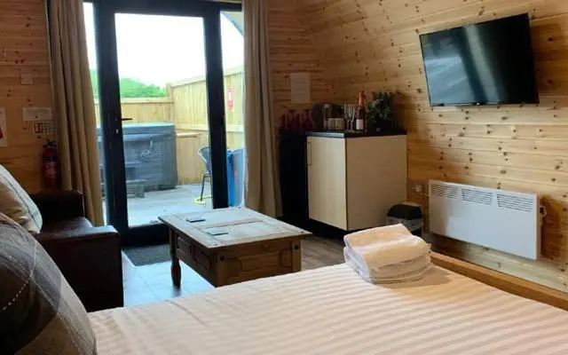 Superior glamping pod with hot tub