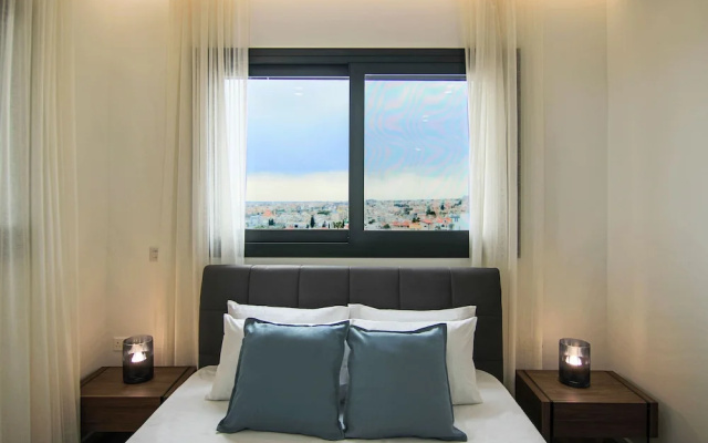 Phaedrus Living: Sea View Anna Residence 301