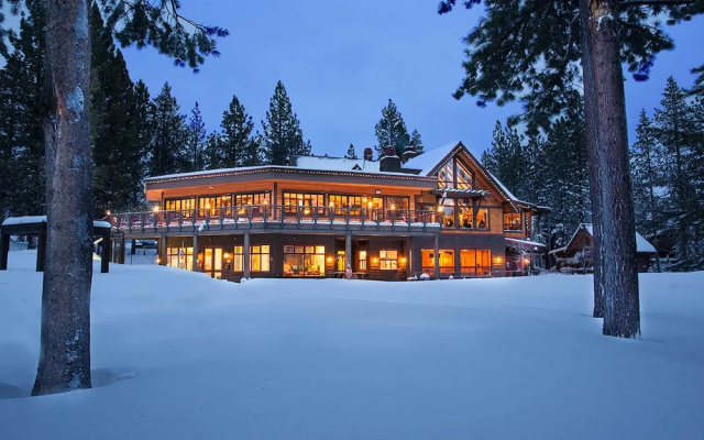 Charming Tahoe Donner Chalet by RedAwning