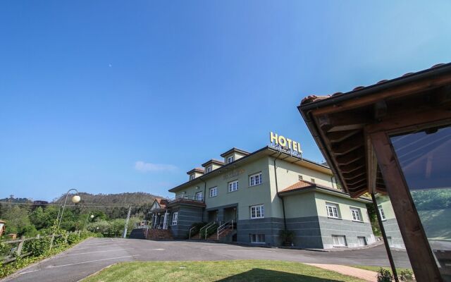 Hotel Y Apartamentos San Jorge вид на фасад