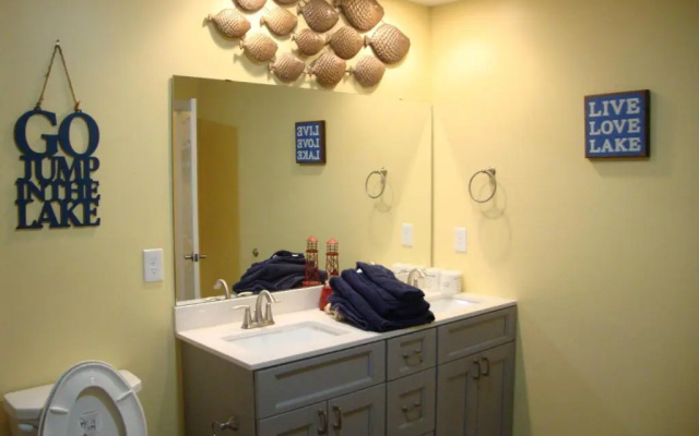 Put-in-Bay Waterfront Condo #209