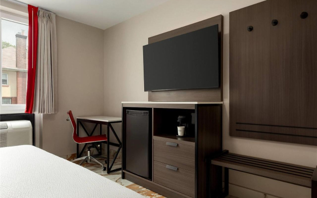 Ramada By Wyndham Brooklyn Empire Blvd