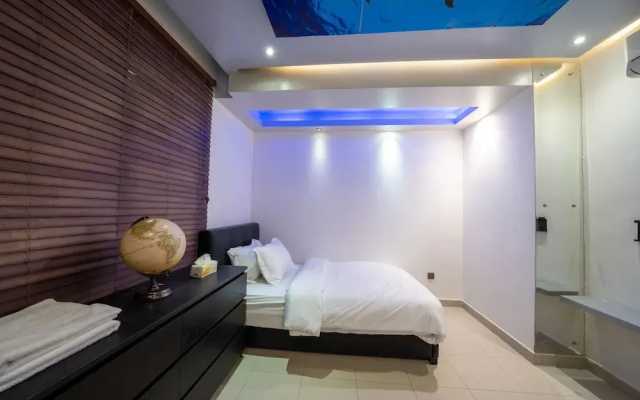 Luxury Three bedroom Apt Al Yasmin