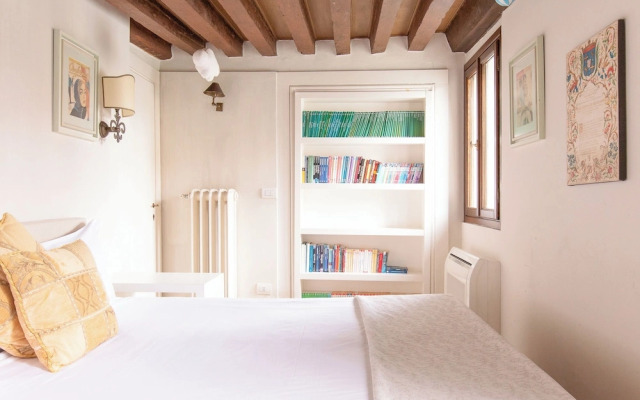 Foscolo Apartments