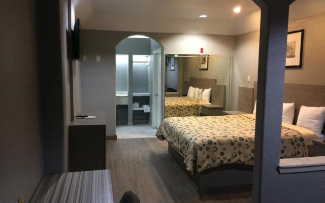 Island Suites Hobby Airport