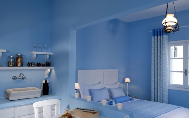Santorini Roses Suites