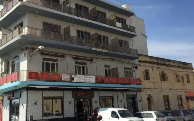Renos Guest House