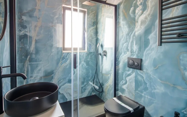 Welcomely - Deluxe Room - Amii Stewart