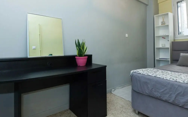 Modern 2 Bd Kipseli Hideaway Patio Apt