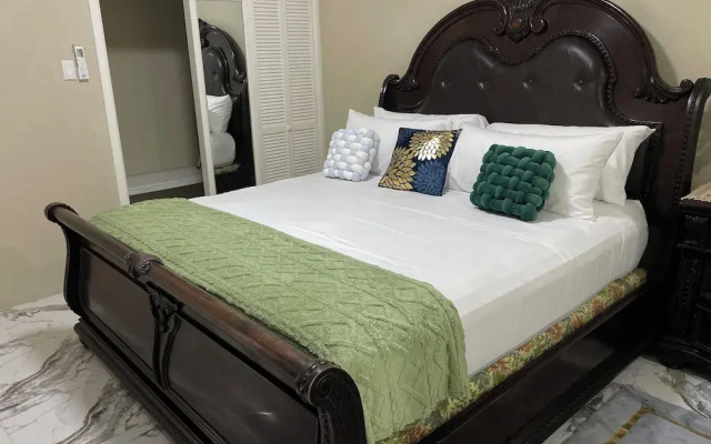 360 Rokview Suites