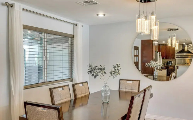 2 Mi to Golf: Poolside Paradise in Scottsdale!