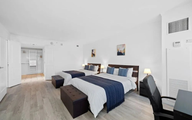 Beachfront 1BR 2BA Condo Cozysuites at Showboat