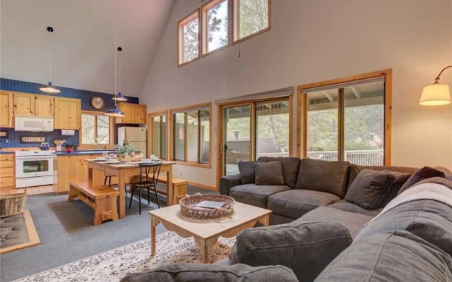 2 Circle 4 Cabin