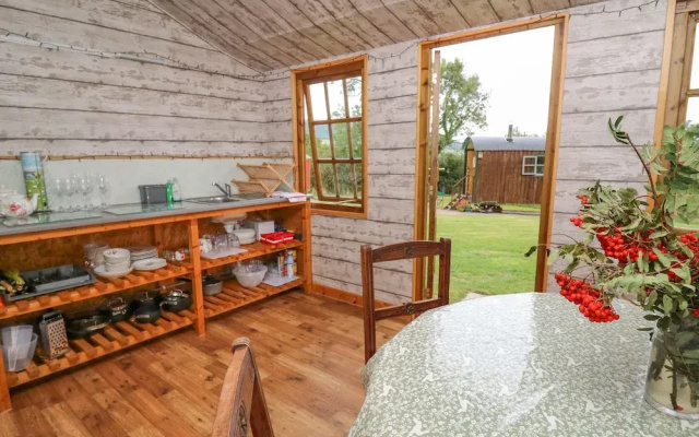 Tilly Gypsy-style Caravan Hut