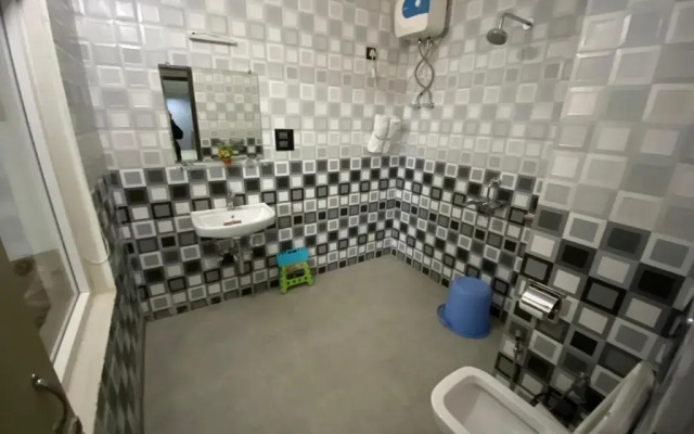 SPOT ON 90994 New Hidden Gem Residency