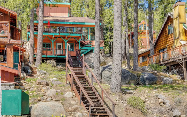 Waterfront Truckee Cabin on Donner Lake!