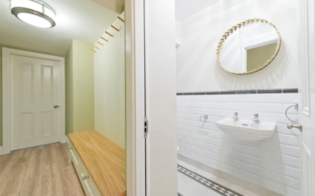 Central Apartment Camden Street