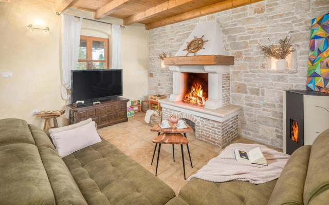 Amazing Home in Boduleri With Wifi and 4 Bedrooms
