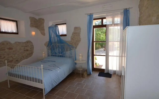 Cozy Couples Getaway w/ Wifi