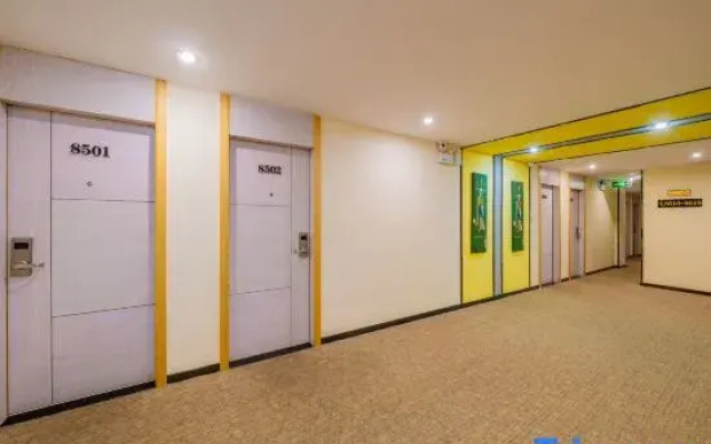Yechain Hotel (Nanning Wuming Bus Passenger Transport Terminal)