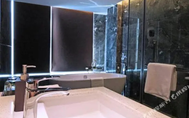 Paco Hotel (Guangzhou Baiyun Airport Liantang Metro Station)
