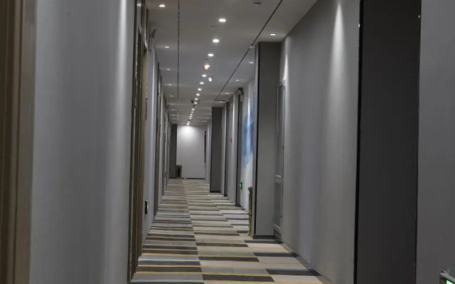 Shell Hotel Zhengzhou East High-Speed Railway Station Zhengdong Commerical Center