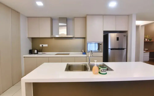 Pet Friendly, 3BR Apt KL, Bathtub & Parking