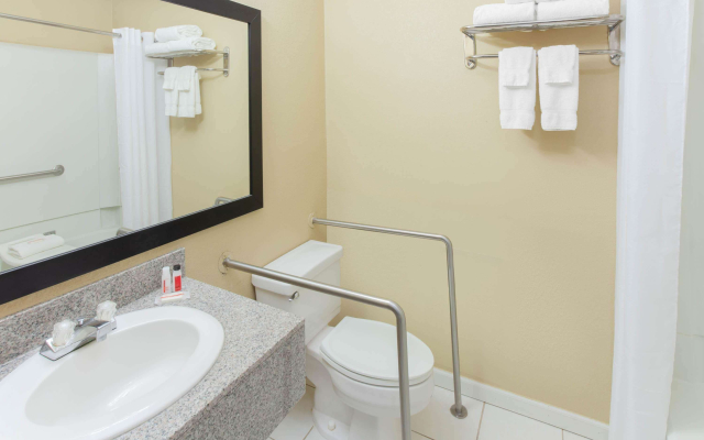 Clarion Pointe Bloomington – Normal near I-55 and University