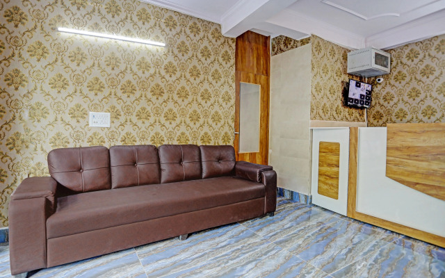 Collection O Aditya Inn Sector 66 Noida Near Adarsh Pariksha Kendra