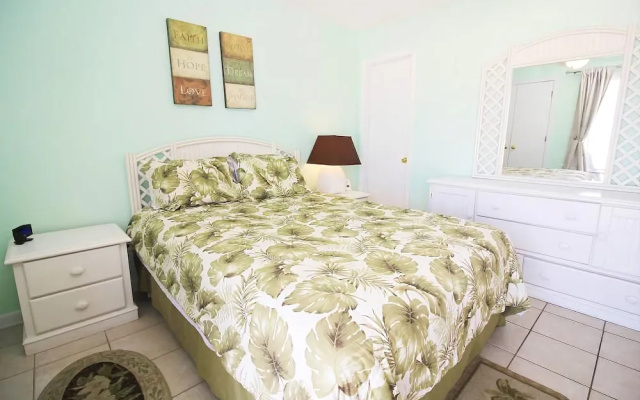 Romar Beach 101 by RedAwning