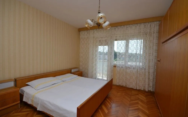 Apartment Frane