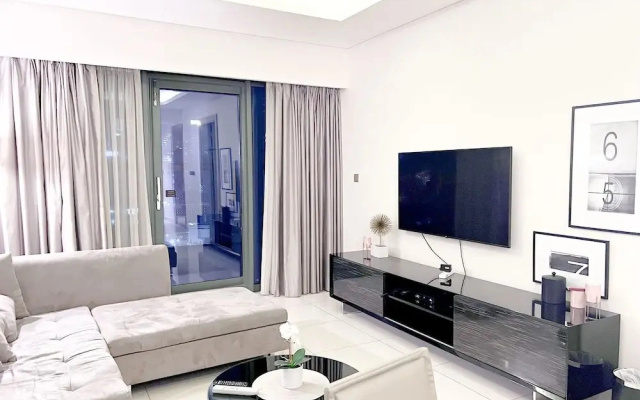 Cosmos Living 1 Bedroom Paramount Towers