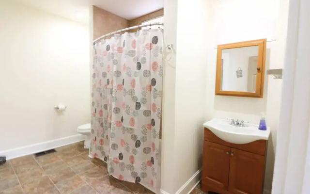 Downtown 1BR Stay Walk to Cafes Parks