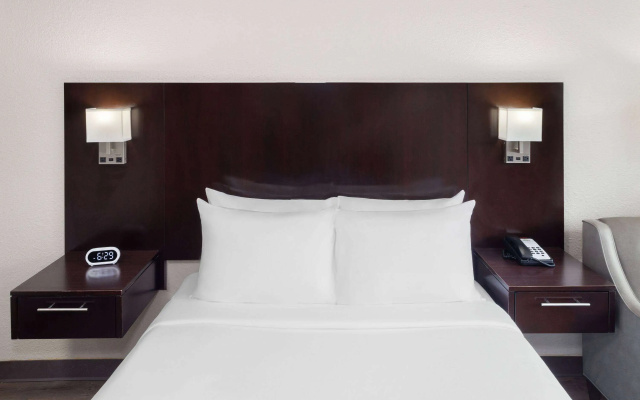 Days Inn by Wyndham Melbourne