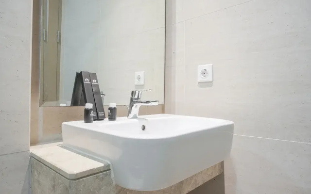 Fancy Designed Studio At Gold Coast Apartment