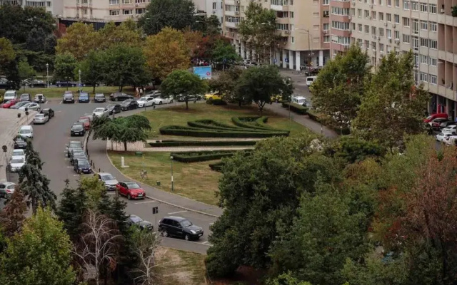 Bright 2BR Flat - Palace Hall - Charming Balcony