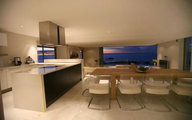 Blue Views Penthouse Beachfront Apartments