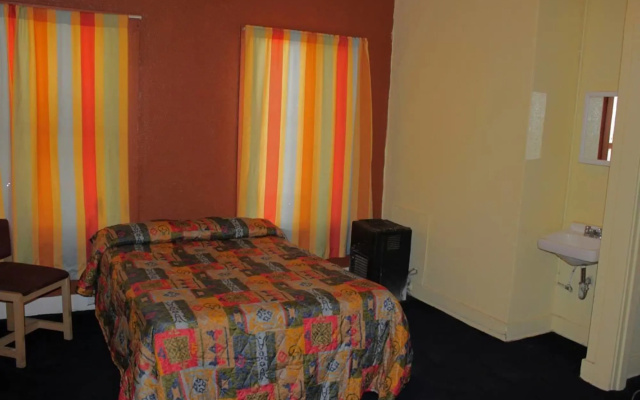 Hotel West Inn Hollywood LA
